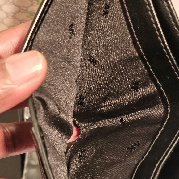 Michael Kors Signature Logo Stripe Bilfold Wallet - Picture 5 of 13